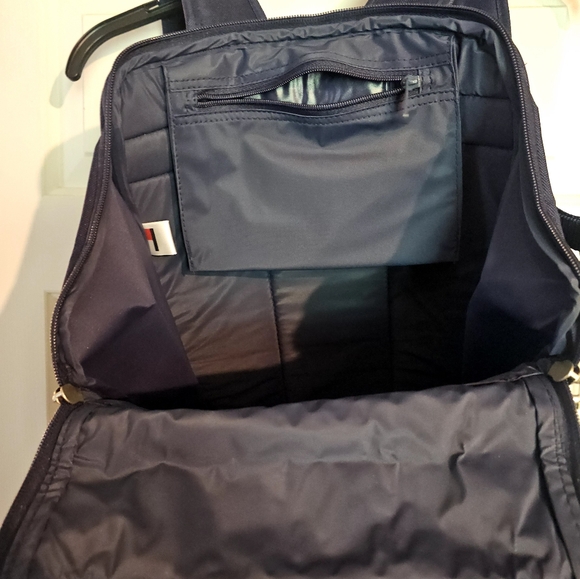 Tommy Hilfiger Exclusive Cooler Bag Backpack, Navy and Red - Picture 7 of 12